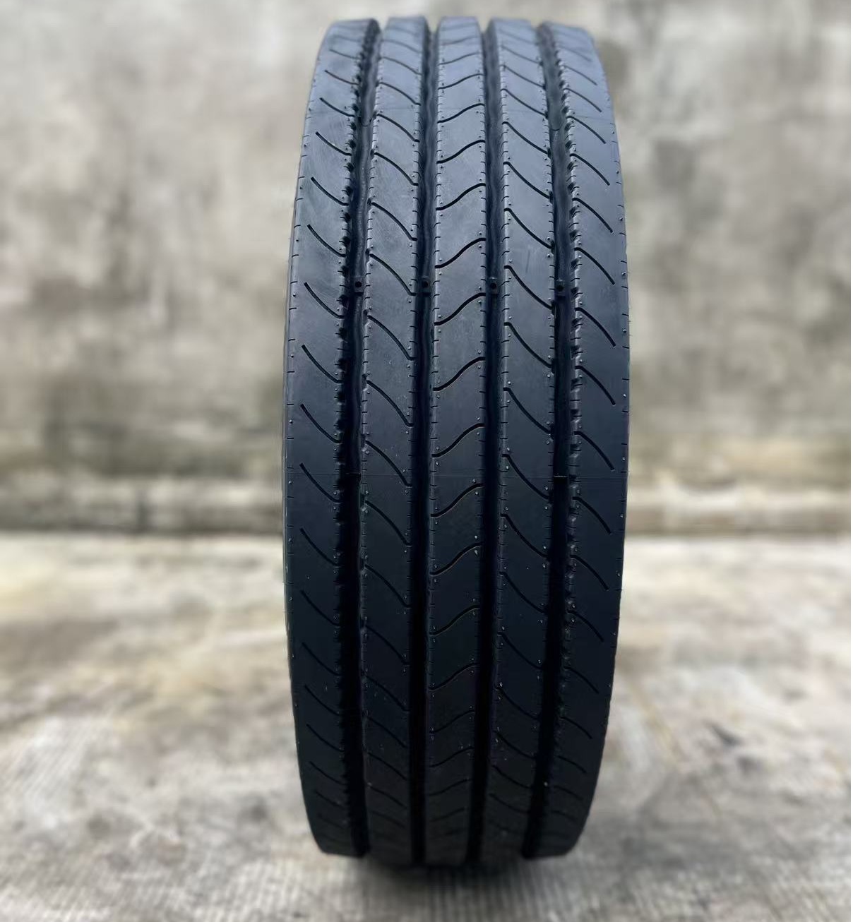 Anvelope directie AVANTECH APR1000 215/75 R17.5 135/133L